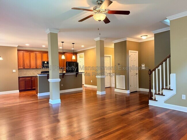 Building Photo - 616 Lake Artesia Ln