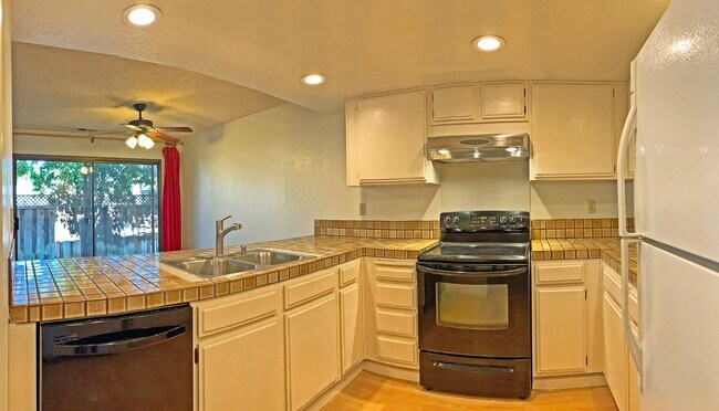 Building Photo - Great 2 Bedroom Home in Central Santa Clara!