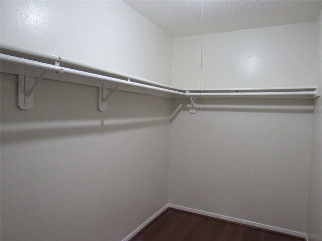 Building Photo - 15543 Weldon Dr