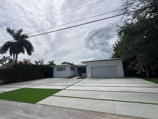 Building Photo - 2062 NE 121st Rd