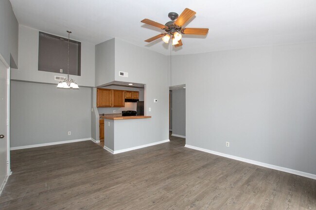Building Photo - Awesome 1BR Condo w Amenities, Hampton