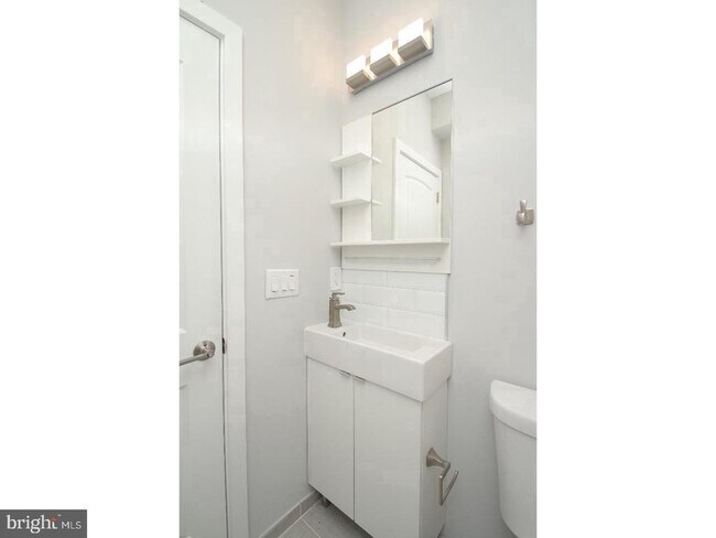 Building Photo - 2564 Frankford Ave