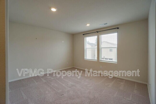 Building Photo - 2628 NE 117th Pl