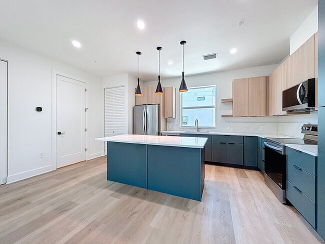 Building Photo - 336 14th St N