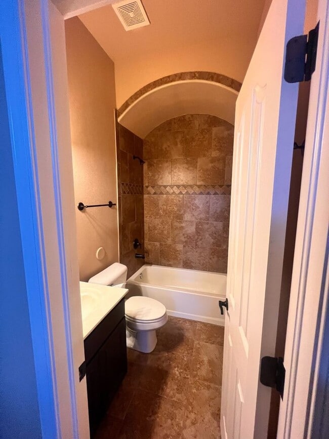 Building Photo - GORGEOUS EASTSIDE HOME OPEN HOUSE FRIDAY 0...