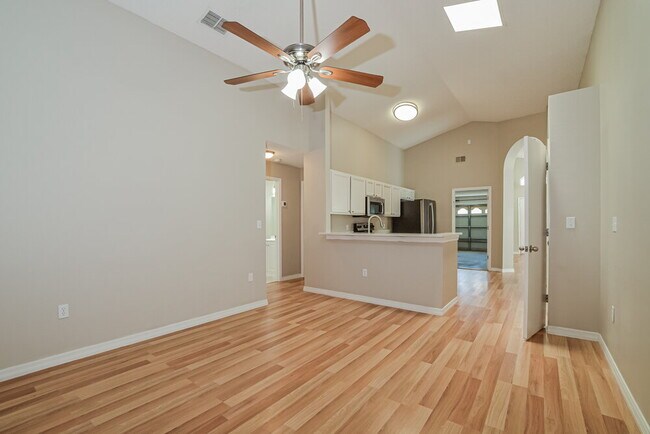 Building Photo - 832 Shell Ln