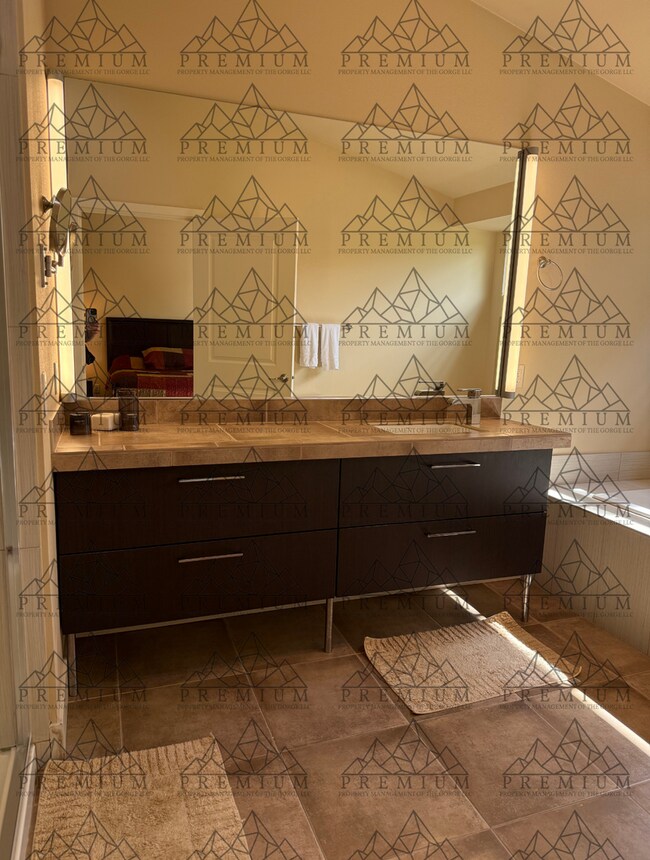 Building Photo - 2 BED 2 BATH FULLY FURNISHED HOME!!!