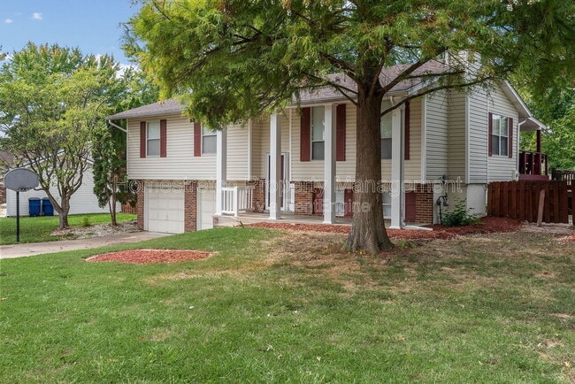 Building Photo - 33 Pershing Lake Dr