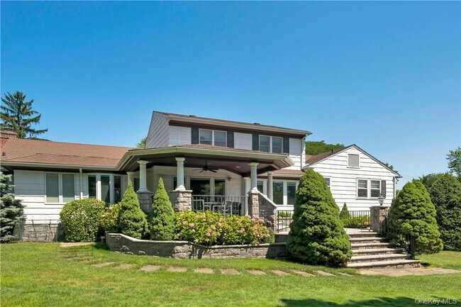 Building Photo - 40 Meadow Rd