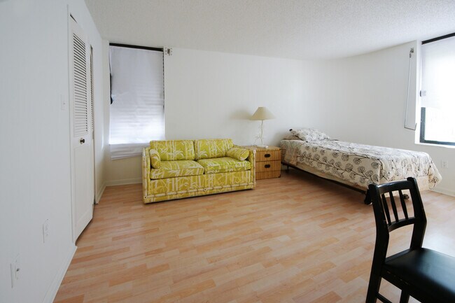 Building Photo - 2450 Presidential Way