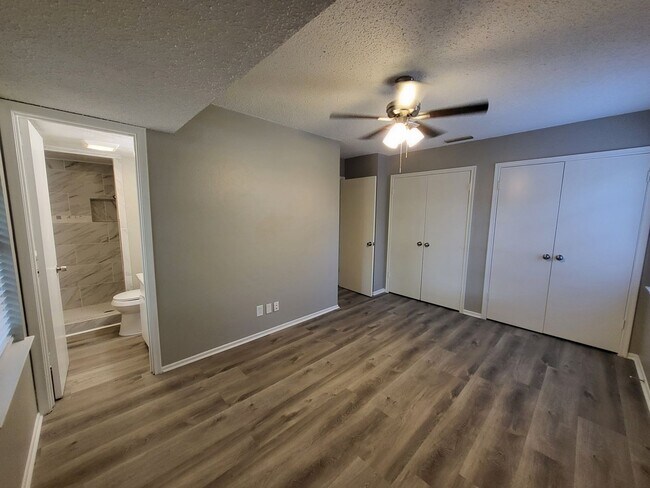 Building Photo - 2110 Redbud Ln