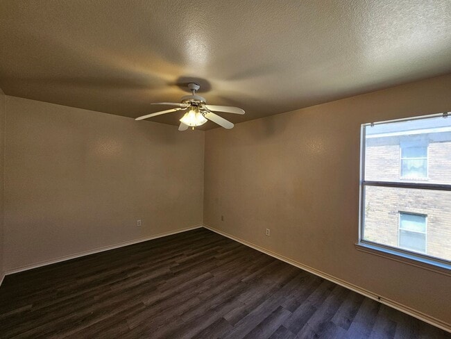 Building Photo - 3407 Toledo Dr
