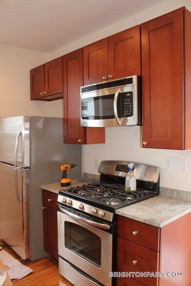Building Photo - 6 Larose Pl