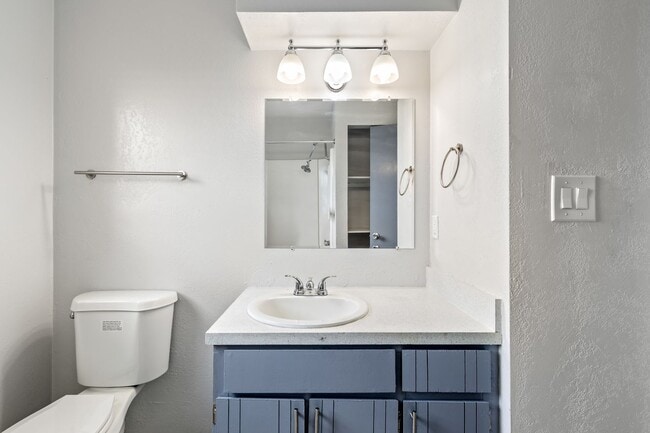 Building Photo - Beautifully Updated 1Bed / 1Bath Apartment Home