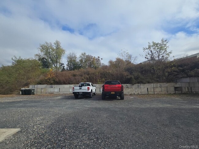 Building Photo - 60 Oak St