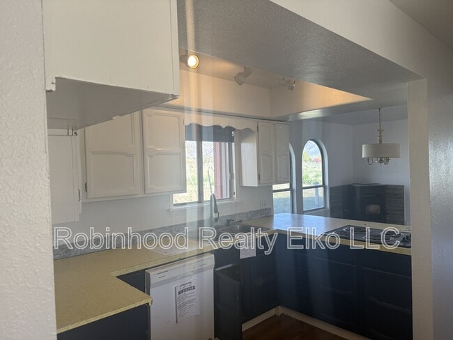 Building Photo - 169 Flowing Wells Dr