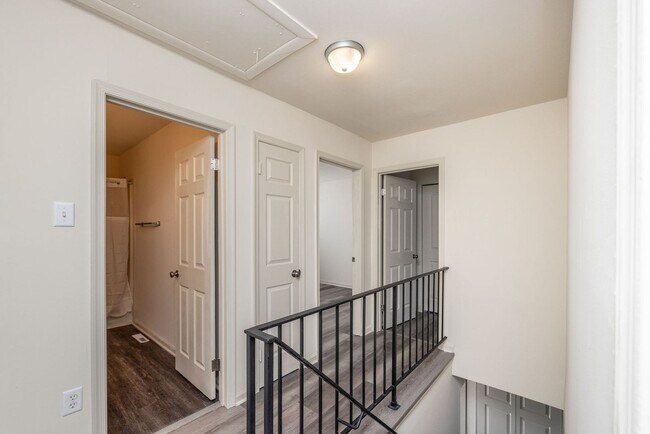 Building Photo - Charming Townhome in Hunters Mill – 3 Beds...