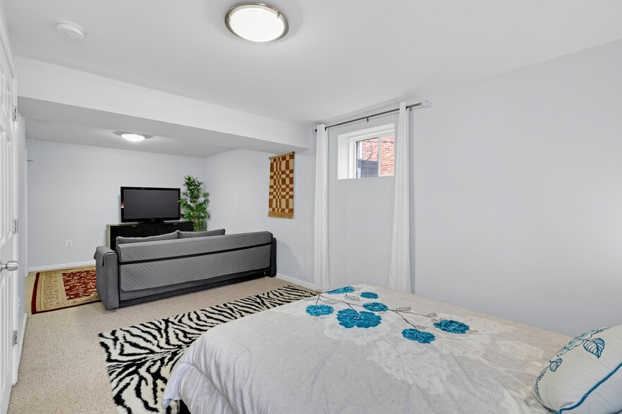 Building Photo - 7109 Layton Dr