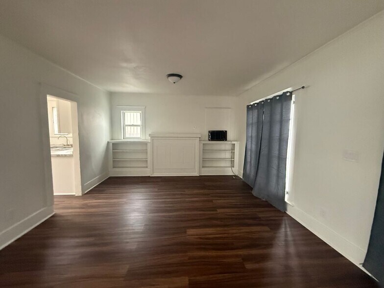 Building Photo - 280 E Orange St