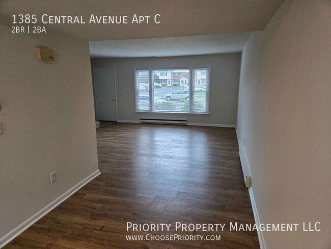 Building Photo - 1385 Central Ave