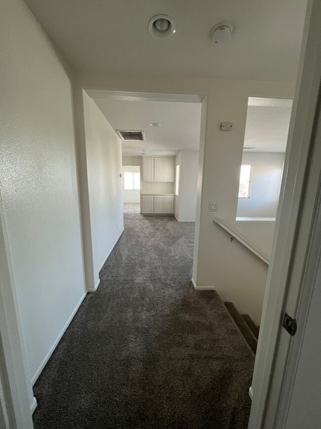 Building Photo - Beautiful home in central location of Victorville