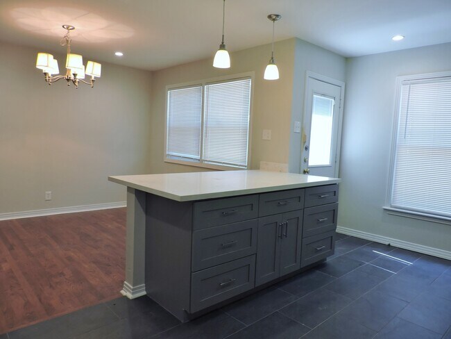 Building Photo - Remodeled Berkeley Triplex with 2 Bedrooms and 2 and 1/2 Baths
