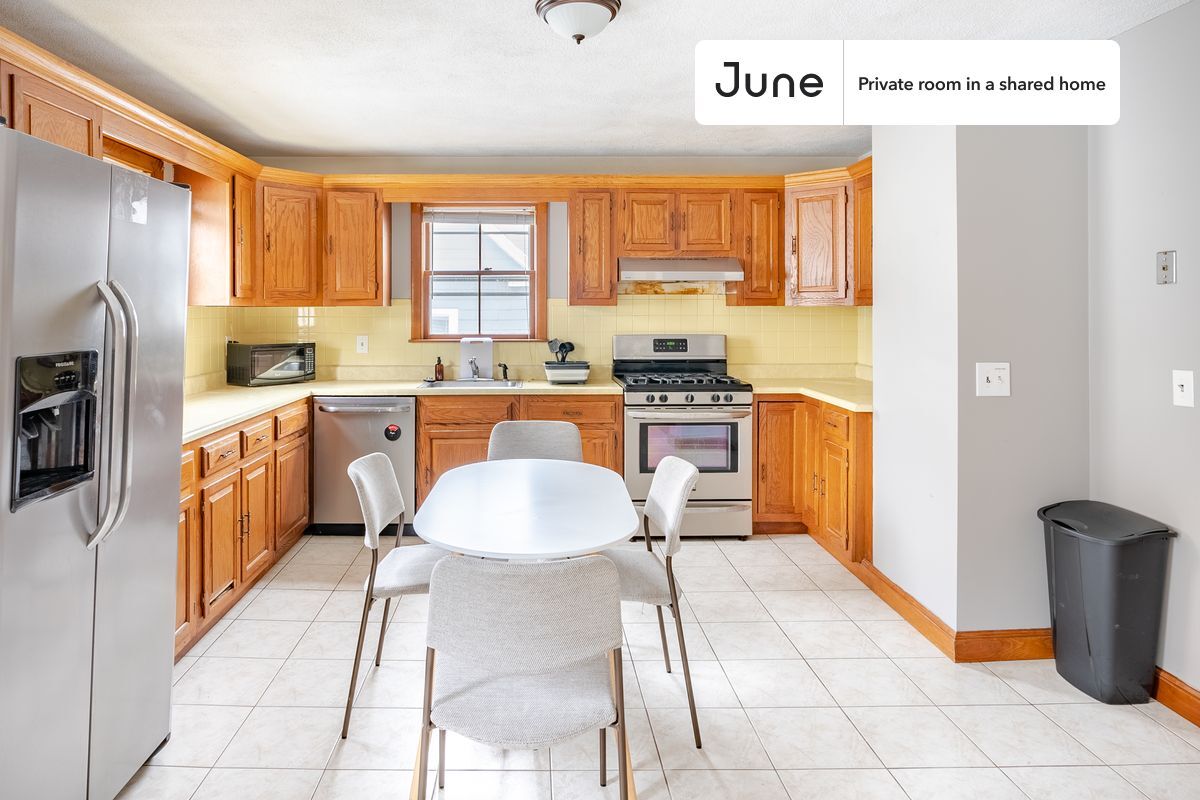 Building Photo - Room in Shared 6 bed/1.5 bath home