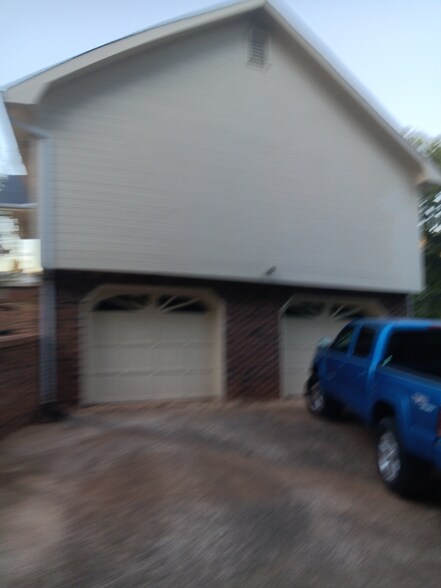 Building Photo - 5824 Pine Lake Dr