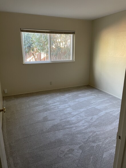 Building Photo - 568 Hazel Dell Way