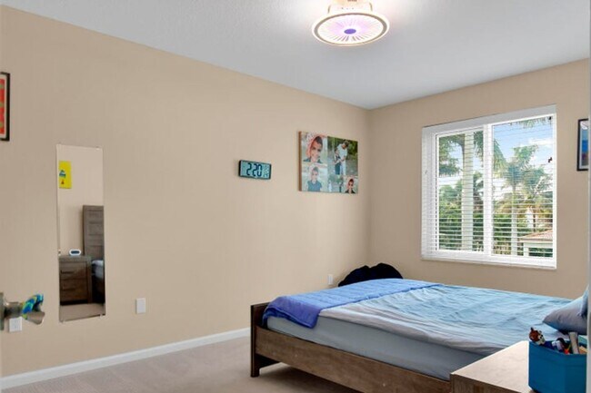 Building Photo - 9022 Dupont Pl