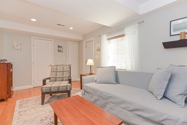 Primary Photo - 11 Emmet St