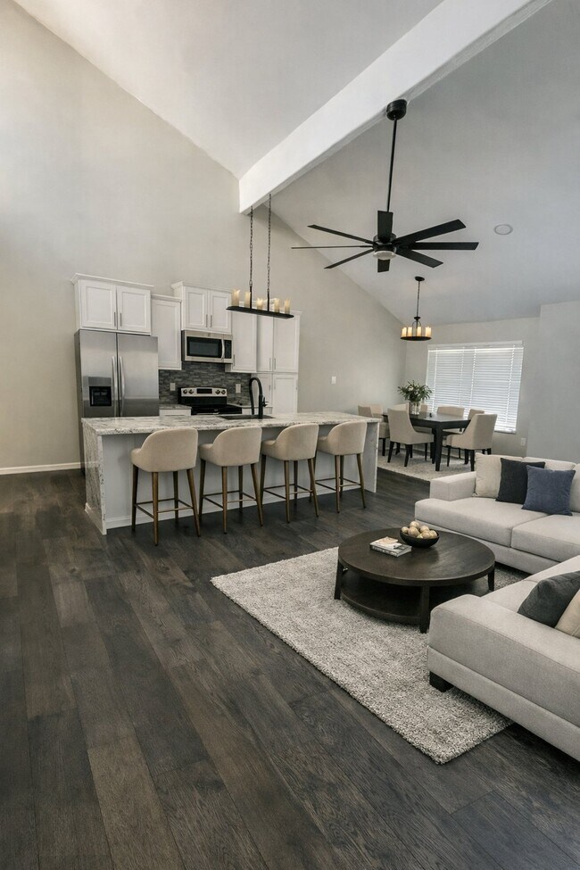 Building Photo - 75215 Holly Hill Dr
