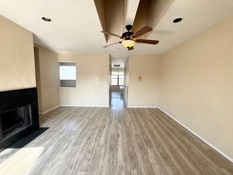 Building Photo - 401 NE 115th St