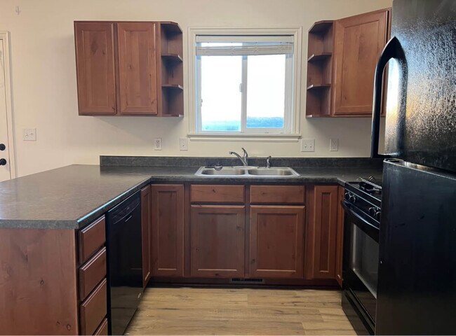 Building Photo - 335 Chokecherry Cir