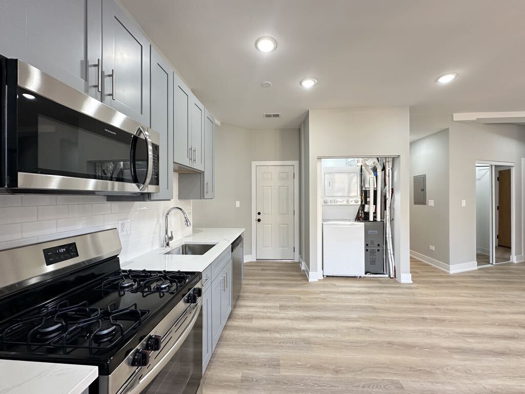 Building Photo - 443 W Belden Ave