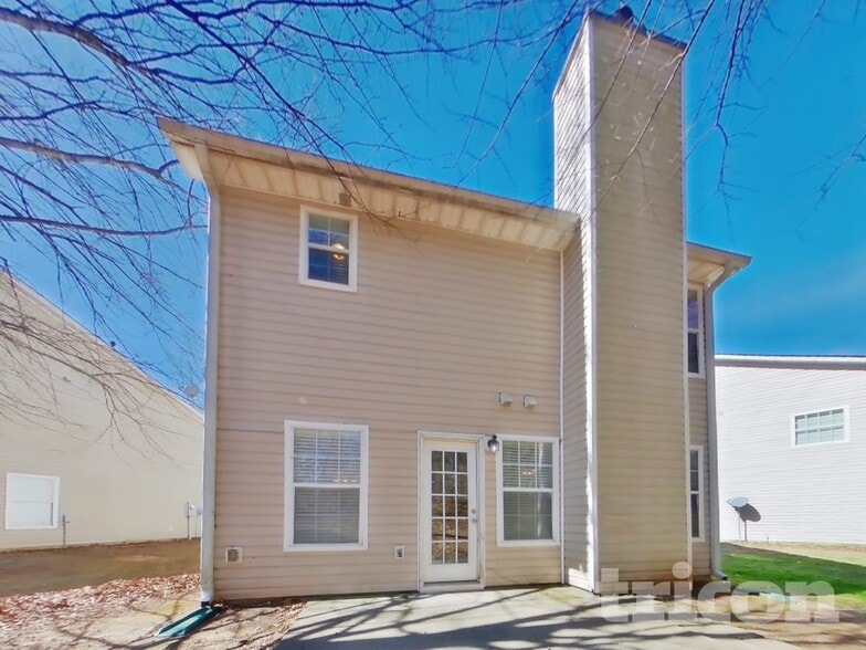 Building Photo - 128 Hidden Creek Dr