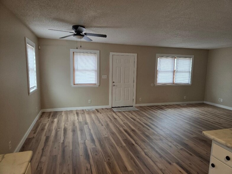 Building Photo - 720 Fraser St