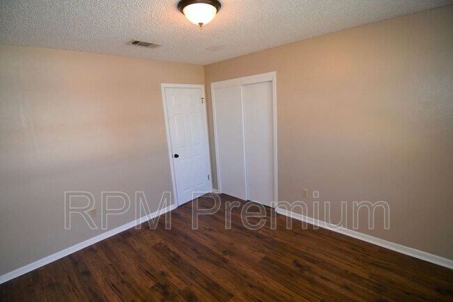 Building Photo - 7720 Kings Hill Ave