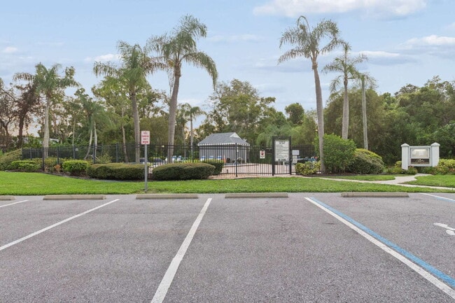 Building Photo - This 3/2 Beautiful Villa-Style Condo on Desirable Coverplace Community of Palm Harbor!