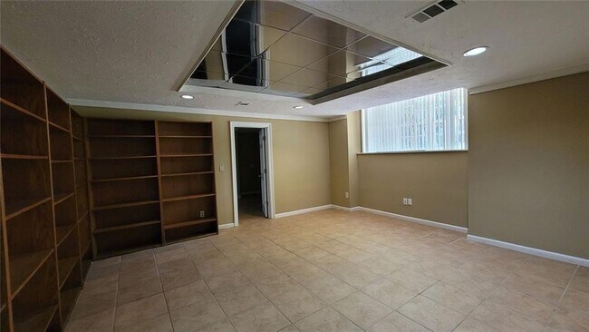 Building Photo - 5005 Johns Creek Ct