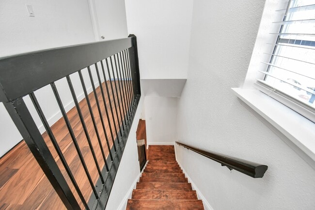 Building Photo - 2002 Gentryside Dr