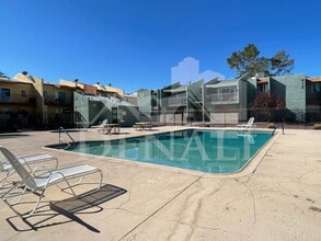 Building Photo - 822 S Langley Ave