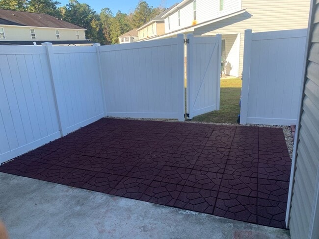 Building Photo - Townhome in Havelock