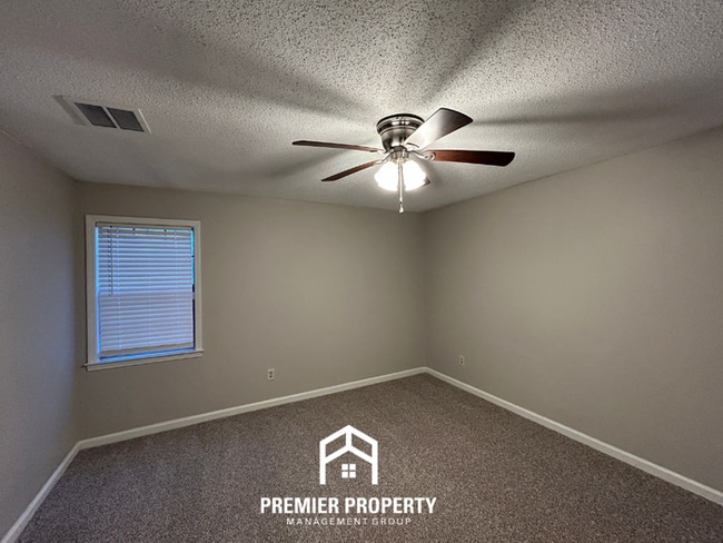 Building Photo - Spacious 5 Bedroom Home for Rent in Southaven, MS | Hardwood Floors, Fireplace & Fenced Yard