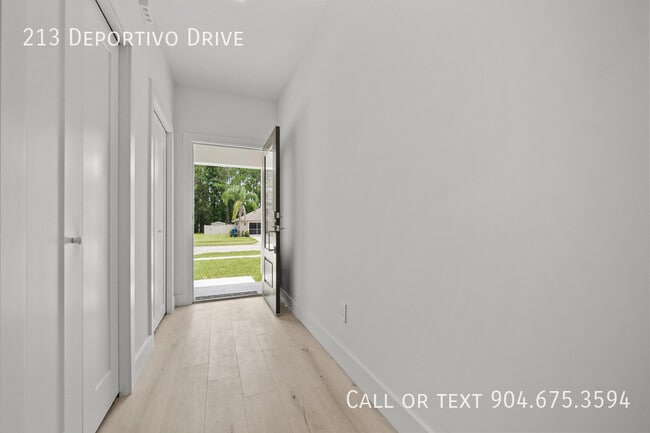 Building Photo - 213 Deportivo Dr