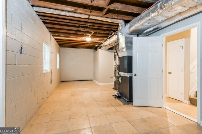 Building Photo - 8807 Crown Ct
