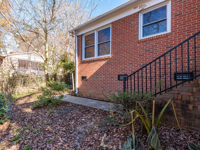 Building Photo - Lovely Three Bed Two Bath Home in Gastonia!