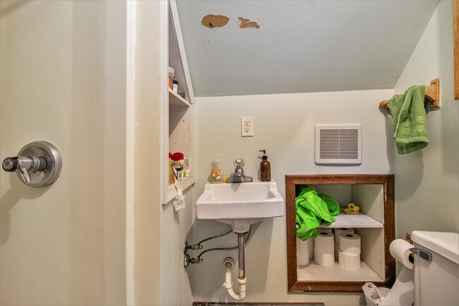 Building Photo - 407 Hamilton Pl