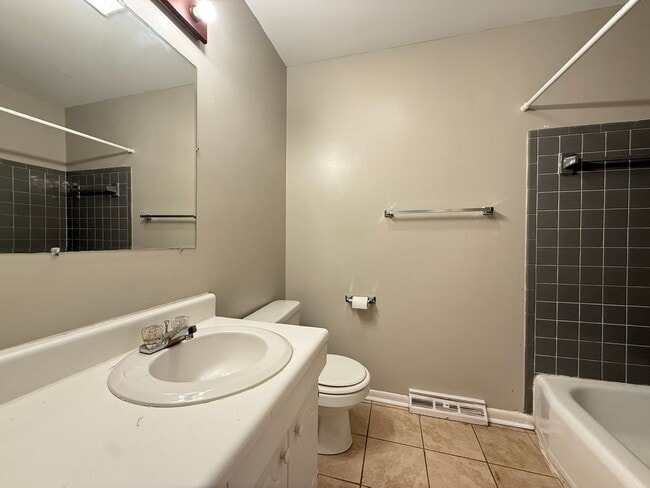 Building Photo - 213 Foxcroft Dr