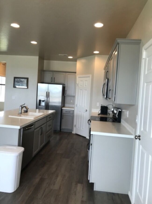 Building Photo - 788 Pronghorn Dr